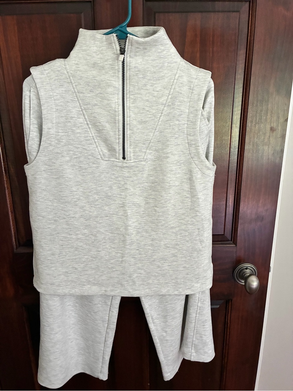 Danskin Sleeveless Heather Gray Zip-Front Top and Relaxed Capri Pants to match